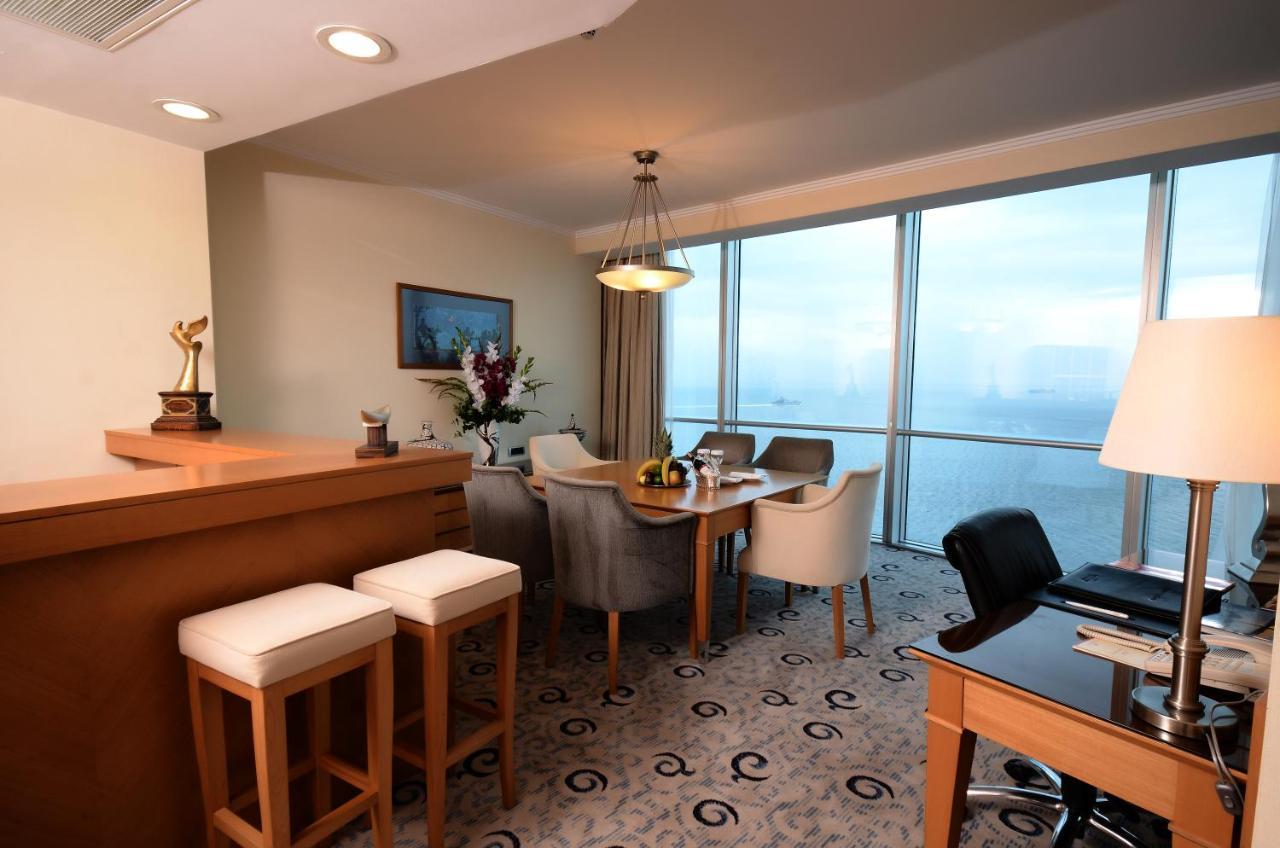윈덤 그랜드 이즈미르 오즈딜렉 호텔 외부 사진 A suite at the Ritz-Carlton, Dubai