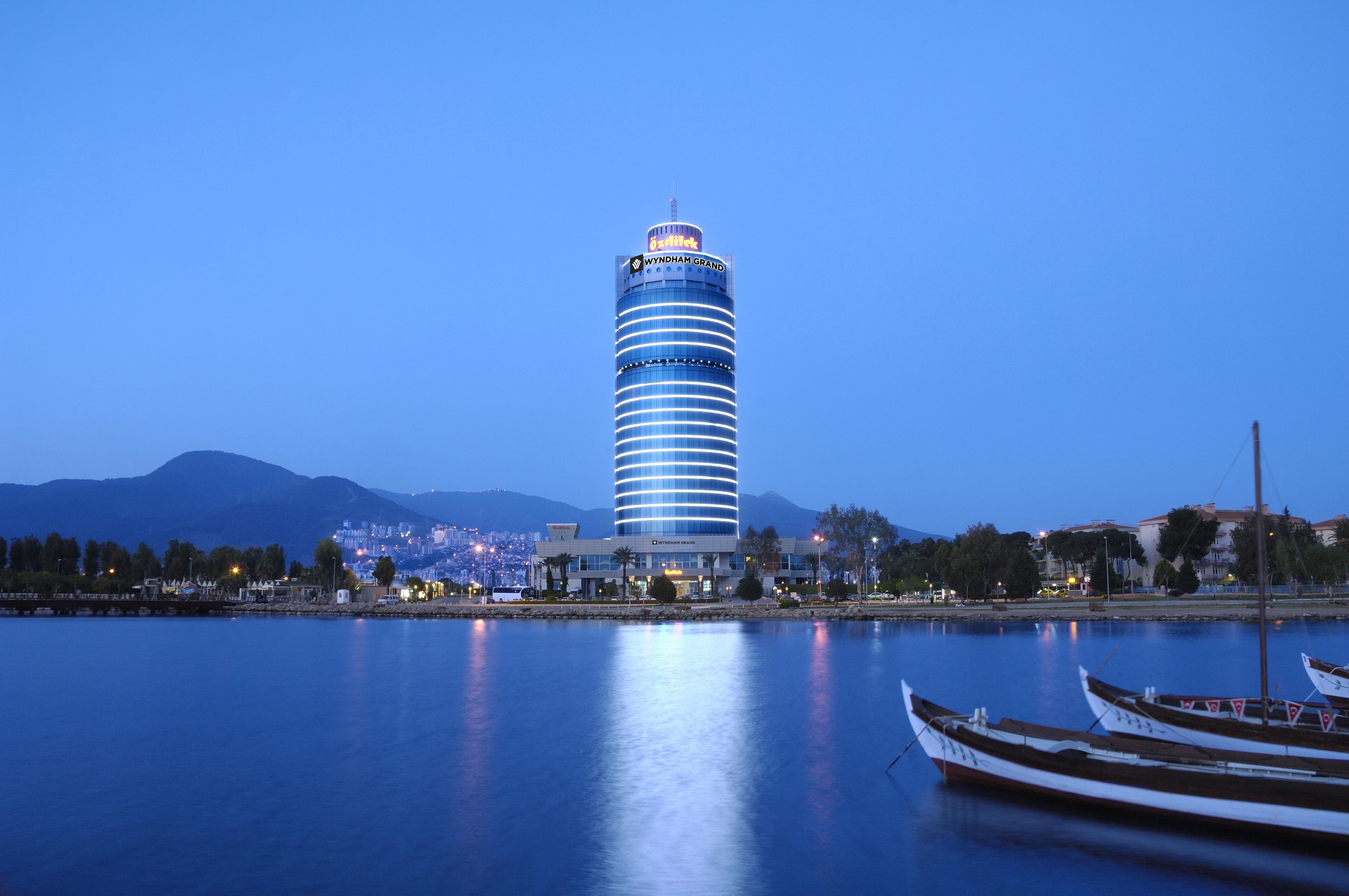 윈덤 그랜드 이즈미르 오즈딜렉 호텔 외부 사진 Hilton Athens
