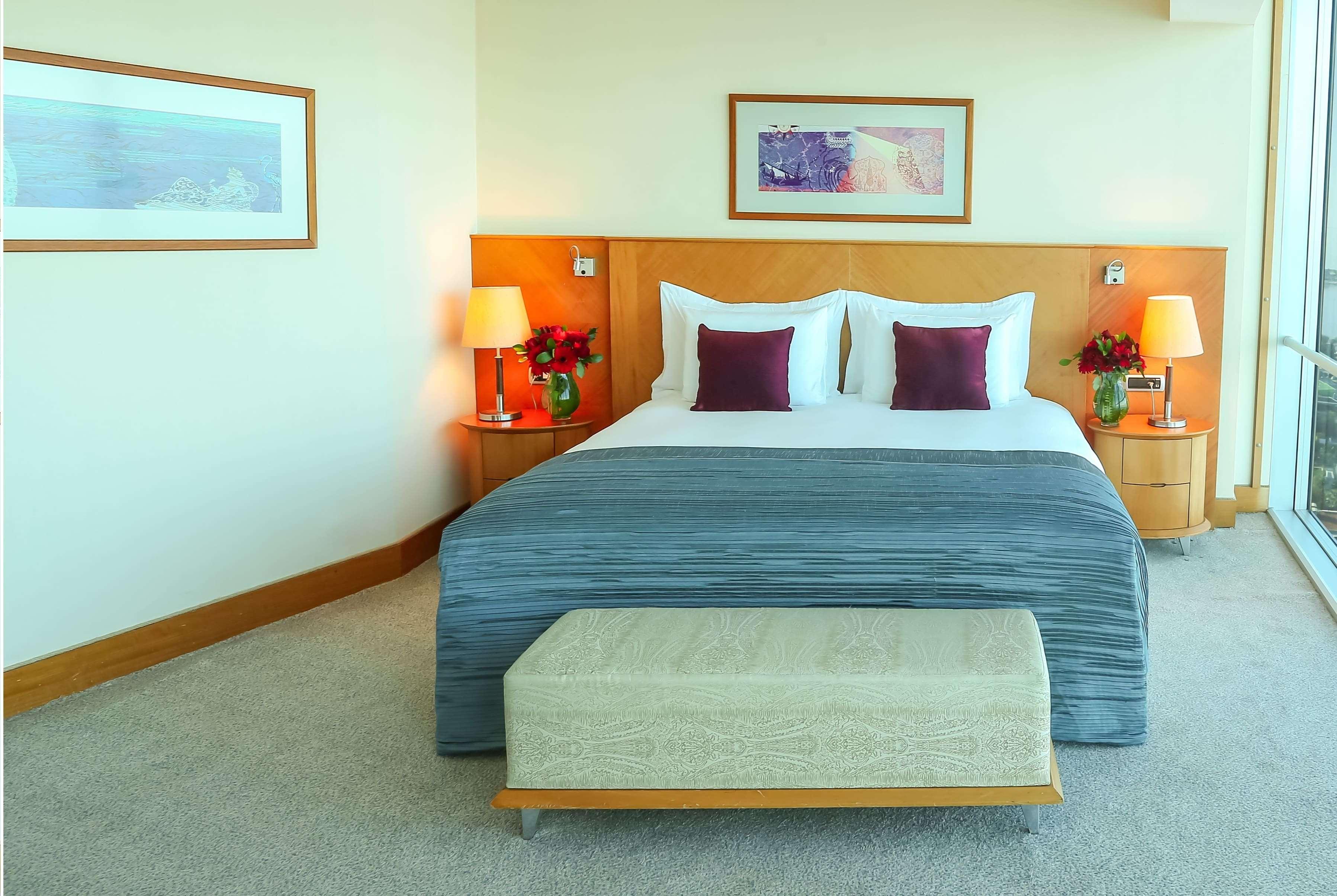 윈덤 그랜드 이즈미르 오즈딜렉 호텔 외부 사진 A bedroom in the Burj Al Arab