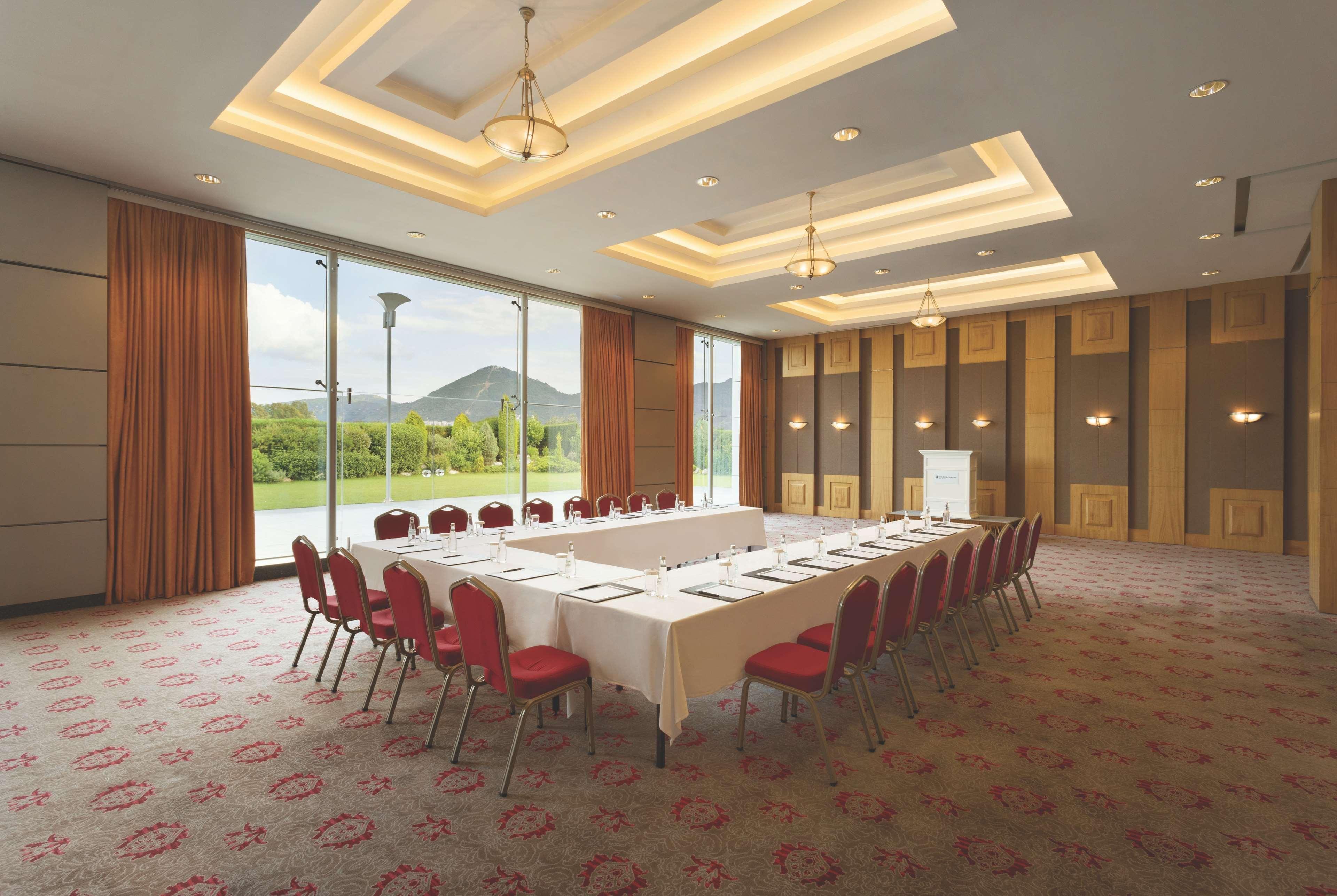 윈덤 그랜드 이즈미르 오즈딜렉 호텔 외부 사진 Meeting room