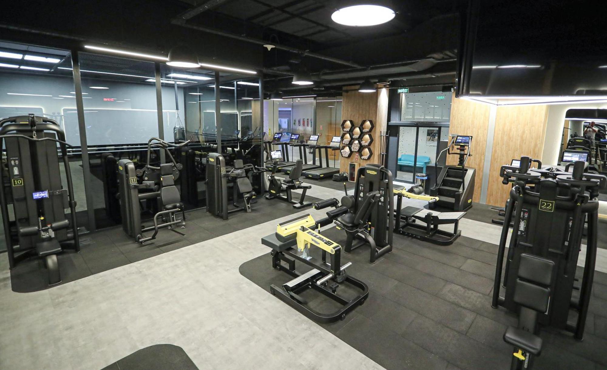 윈덤 그랜드 이즈미르 오즈딜렉 호텔 외부 사진 The gym at the 2018 Commonwealth Games Athletes' Village